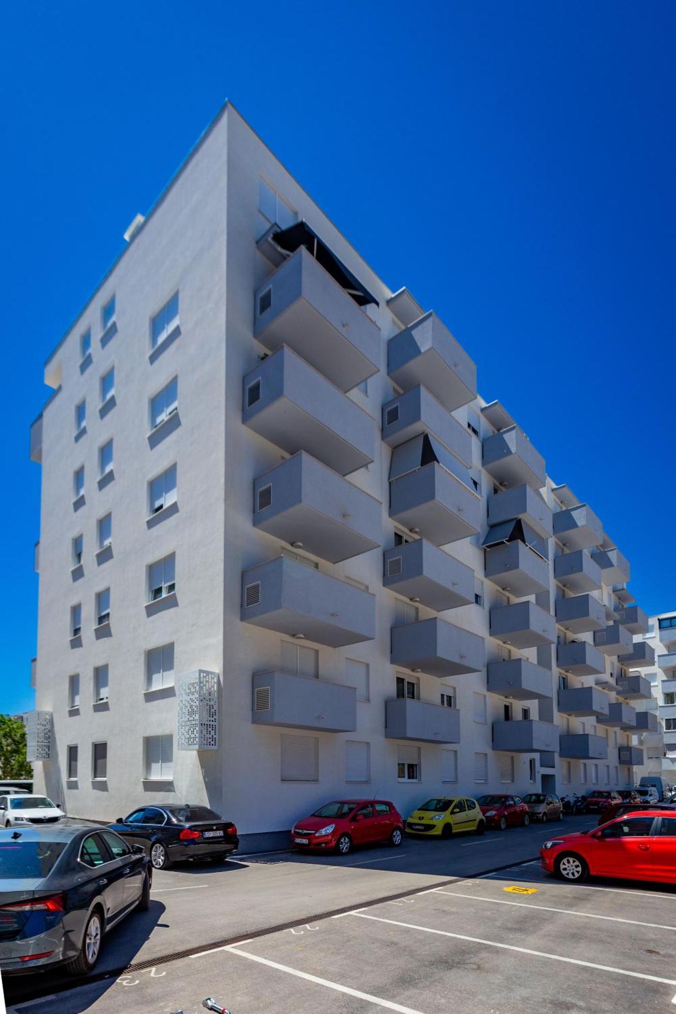 Campanula Apartment With Balcony 扎达尔 外观 照片